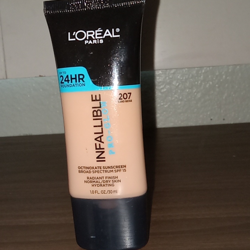 L’Oréal Paris infallible pro-glow 24 hour wear